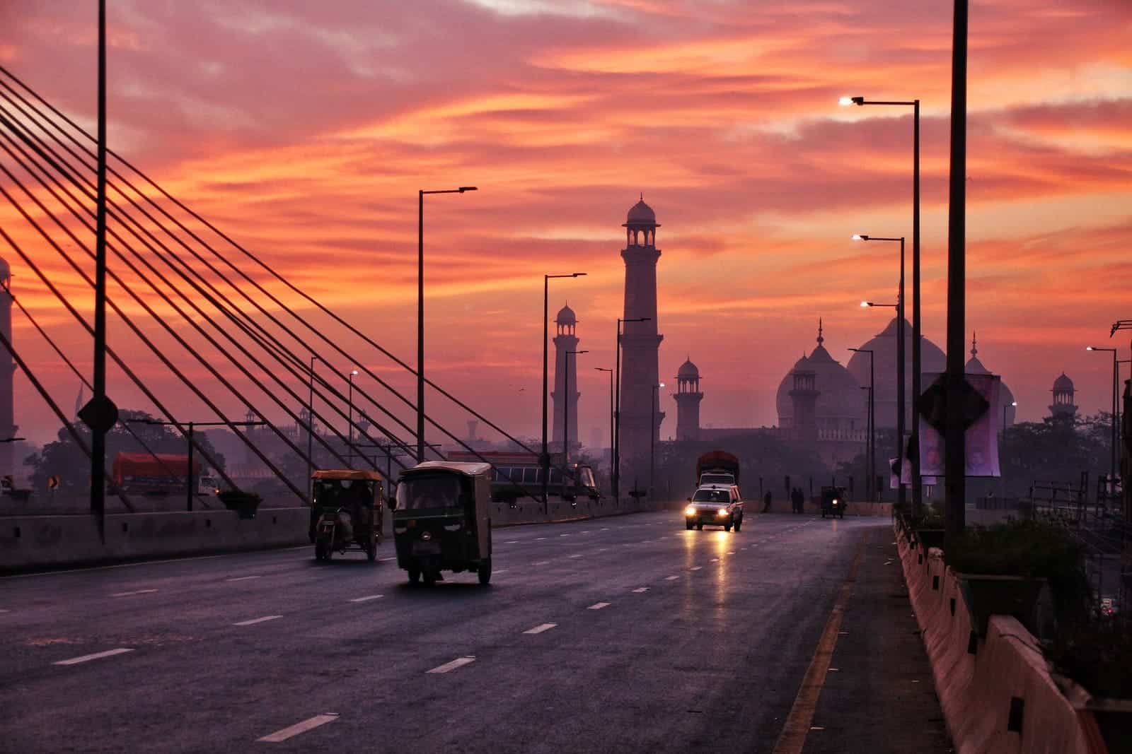 tramonto rosa skyline in Pakistan