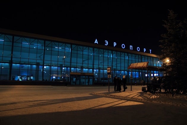 aeroporto Russia esterno in notturna